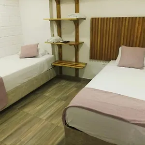 hostal-catalleya.cartagena-hotels.org/
